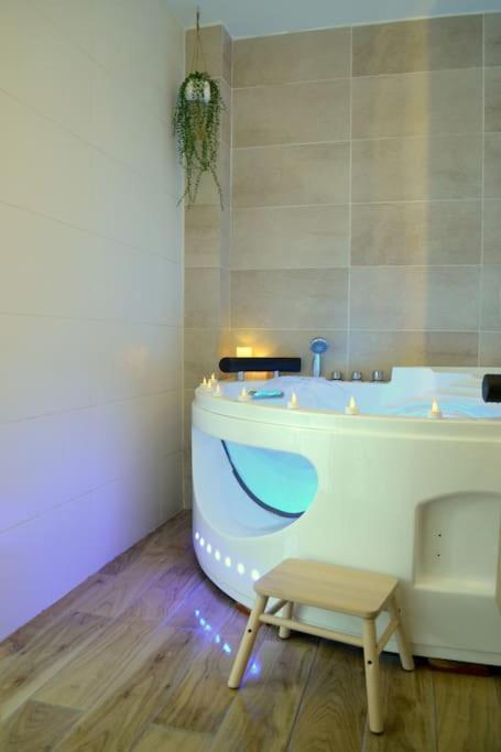 Nouveau*le Bois Etoile*balneo*massage*detente*wifi*netflix*self-checkin * Venette