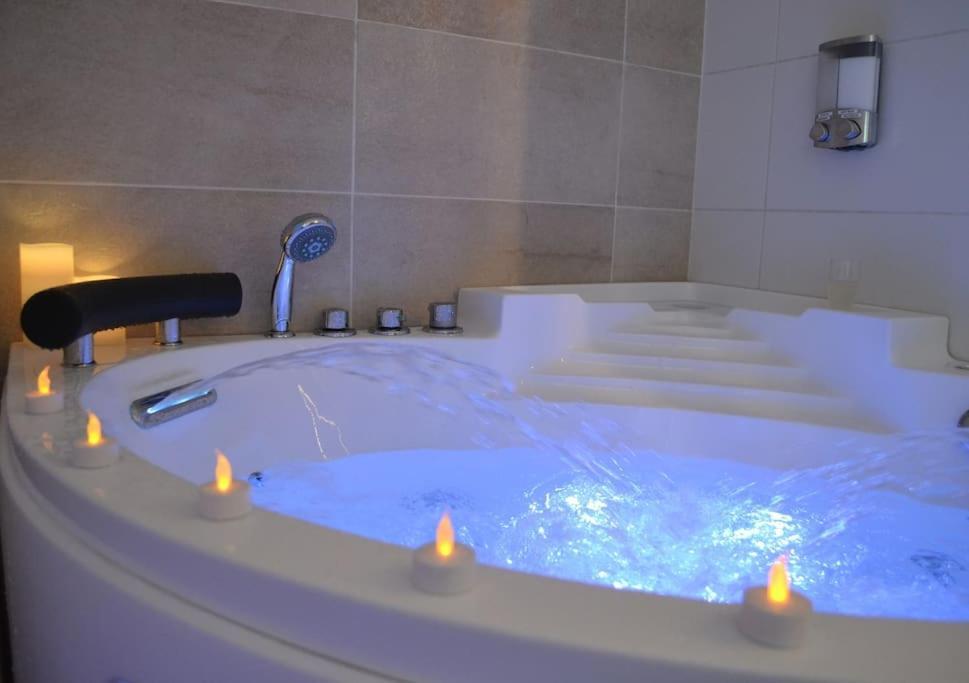 Nouveau*le Bois Etoile*balneo*massage*detente*wifi*netflix*self-checkin Apartment *